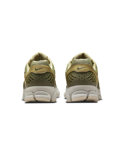 NIKE MENS ZOOM VOMERO 5 - NEUTRAL OLIVE NIKE