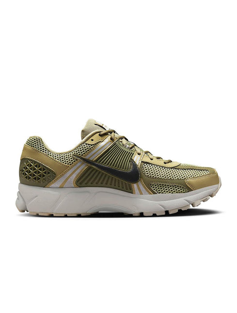 NIKE MENS ZOOM VOMERO 5 - NEUTRAL OLIVE NIKE