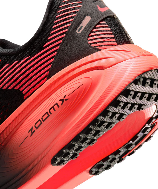 Nike Mens Vomero 18 - Black/Bright Crimson