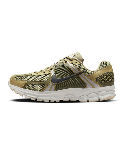 NIKE MENS ZOOM VOMERO 5 - NEUTRAL OLIVE NIKE