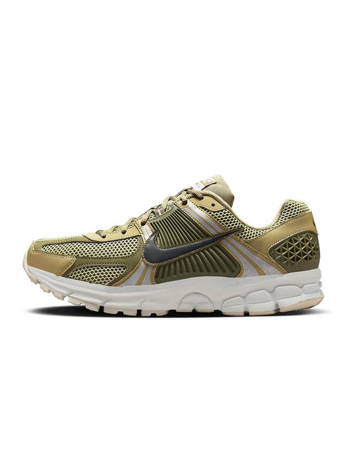 NIKE MENS ZOOM VOMERO 5 - NEUTRAL OLIVE NIKE