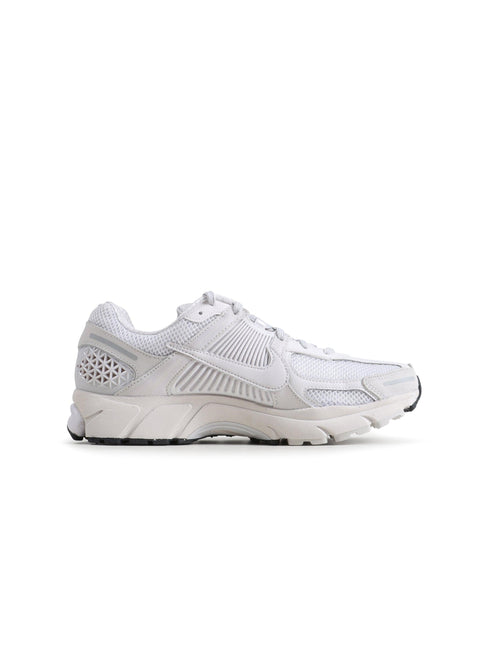 NIKE WMNS ZOOM VOMERO 5 - TRIPLE WHITE NIKE