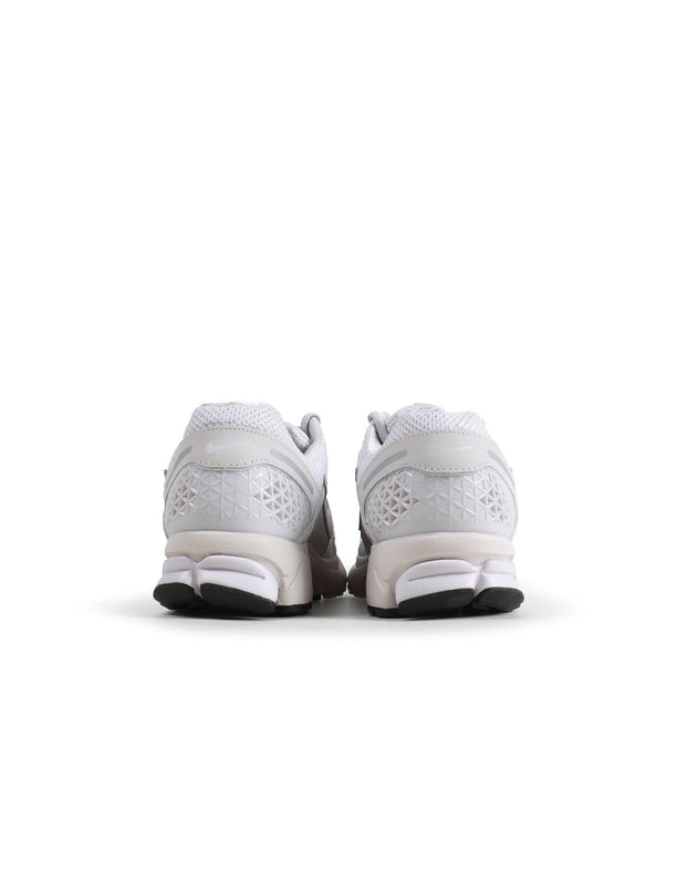 NIKE WMNS ZOOM VOMERO 5 - TRIPLE WHITE NIKE