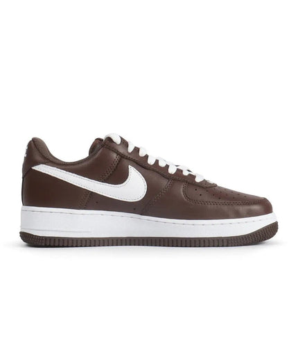 NIKE MENS AIR FORCE 1 LOW RETRO - CHOCOLATE NIKE