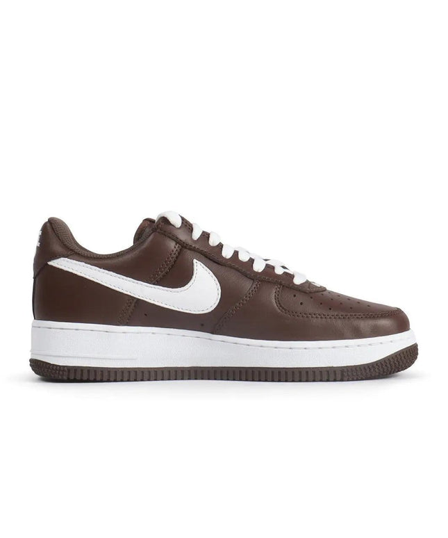 NIKE MENS AIR FORCE 1 LOW RETRO - CHOCOLATE NIKE