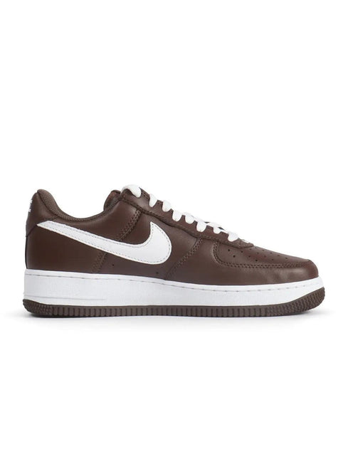 NIKE MENS AIR FORCE 1 LOW RETRO - CHOCOLATE NIKE