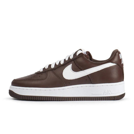 NIKE MENS AIR FORCE 1 LOW RETRO - CHOCOLATE NIKE