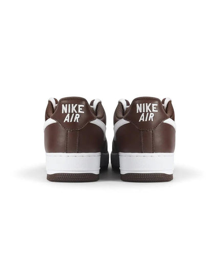 NIKE MENS AIR FORCE 1 LOW RETRO - CHOCOLATE NIKE