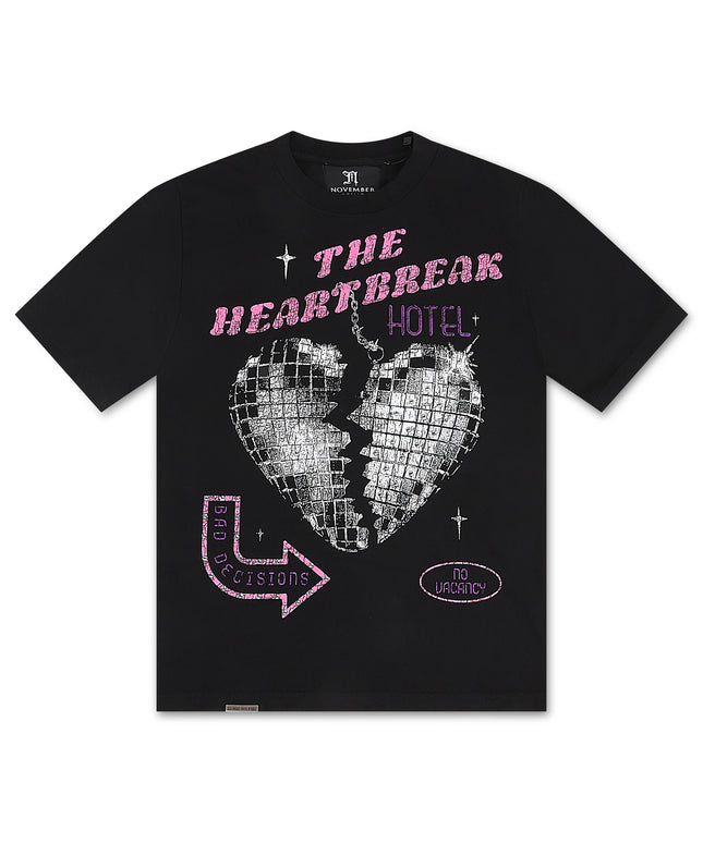 Camiseta de peso pesado del Hotel Reine Heartbreak de noviembre - Negro/Rosa