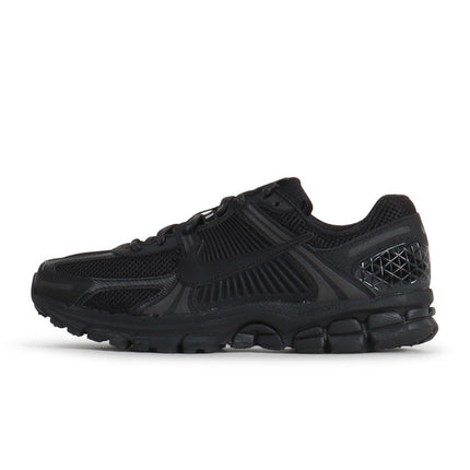 NIKE MENS ZOOM VOMERO 5 - TRIPLE BLACK NIKE