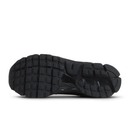 NIKE MENS ZOOM VOMERO 5 - TRIPLE BLACK NIKE
