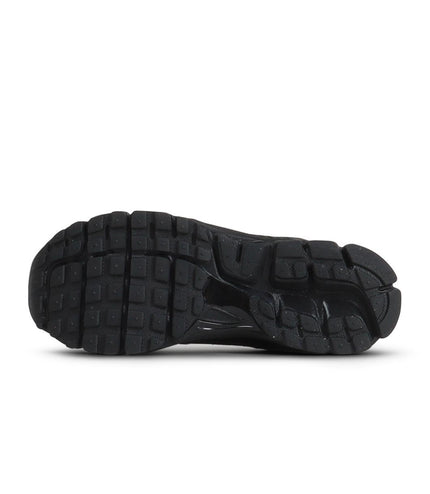 NIKE MENS ZOOM VOMERO 5 - TRIPLE BLACK NIKE