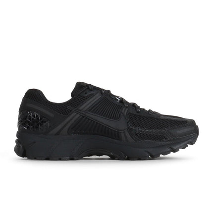NIKE MENS ZOOM VOMERO 5 - TRIPLE BLACK NIKE