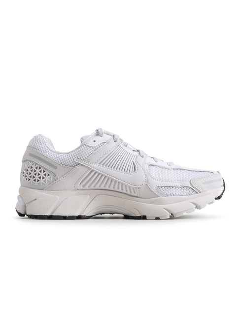 NIKE MENS ZOOM VOMERO 5 - VAST GREY NIKE