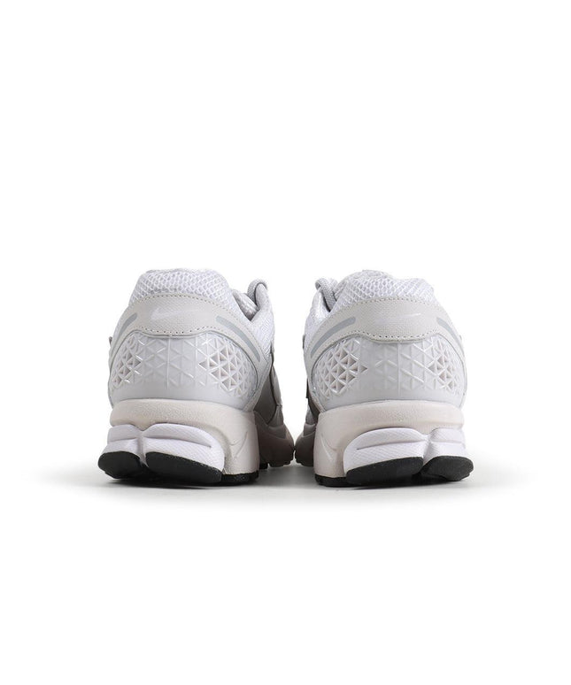 NIKE MENS ZOOM VOMERO 5 - VAST GREY NIKE