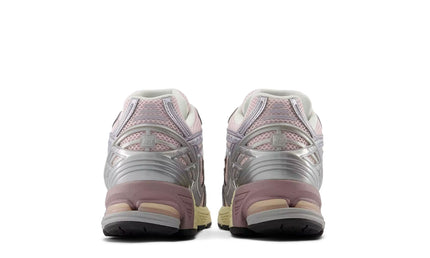 New Balance Womens 1906 Sneakers - Silver/Pink