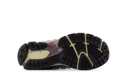 New Balance Womens 1906 Sneakers - Silver/Pink