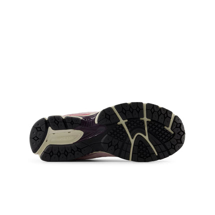 New Balance Womens 2002R Sneakers - Passion Fruit