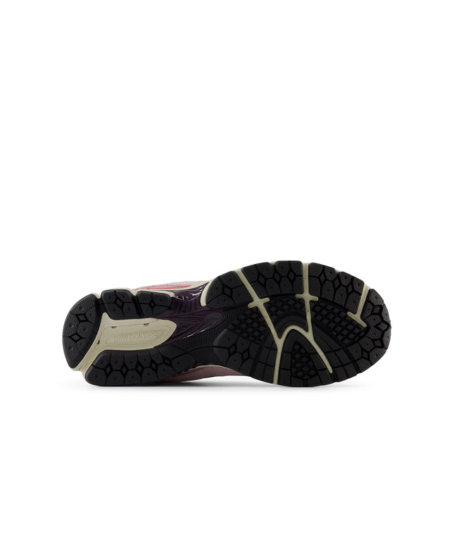 New Balance Womens 2002R Sneakers - Passion Fruit